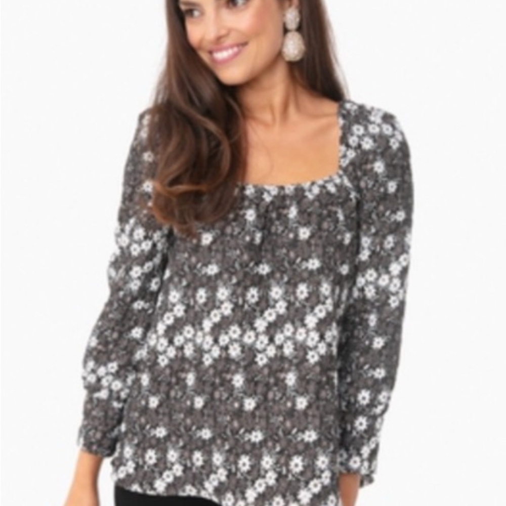 Tuckernuck Floral Jacquard Elsie Top Size Medium in excellent condition